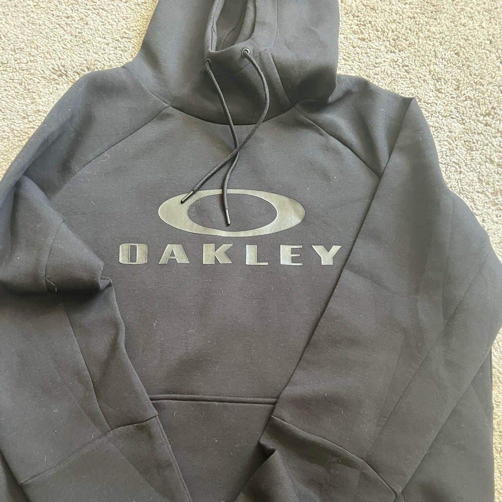 Cool Oakley hoodie! Men’s XL